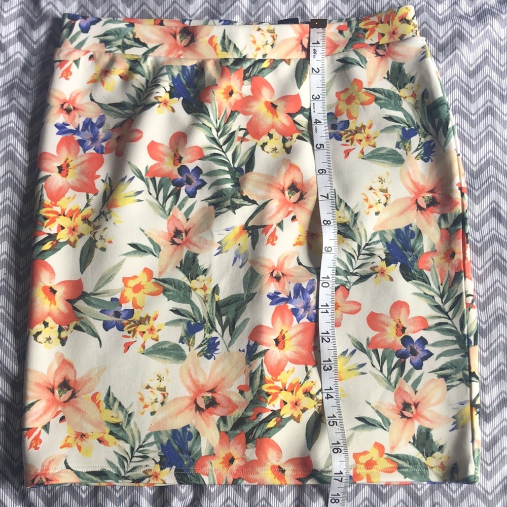 Forever 21 | Floral | Mini Skirt - Picture 7 of 7